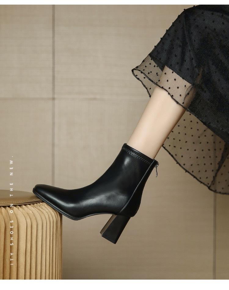 

Autumn and winter new short boots women s 2025 Internet celebrity fashion high heel low tube white short boots thin boots French thin women s boots 39 чорний