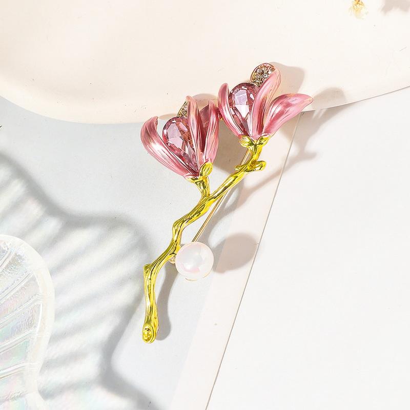 

Красивые броши с эмалью и стразами в виде цветка лотоса для женщин, ювелирные изделия с растениями маннолии, элегантные булавки для лацканов для свадебной вечеринки