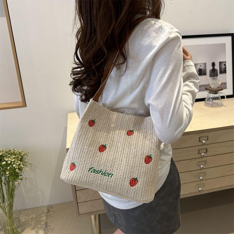 Summer Strawberry Straw Woven Large Capacity Tote Bag New Fashionable and Versatile Casual Small Fresh Shoulder Bag