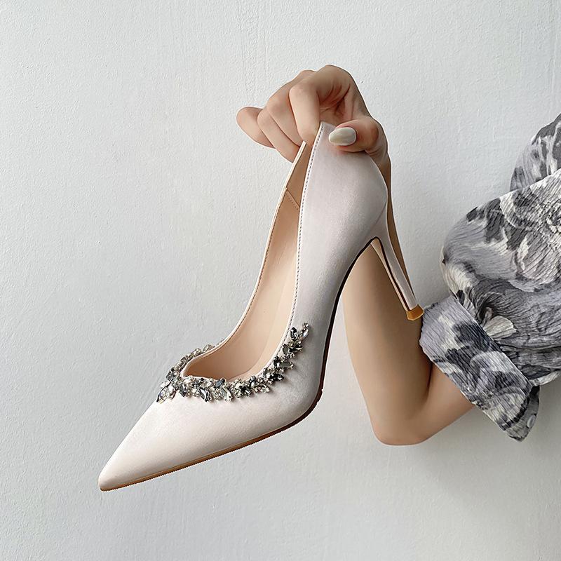 

Женские туфли на высоком каблуке, новые, со стразами, черные, дизайн шпильки, нишевые, с острым носком, одинарные туфли, свадебные туфли 40
