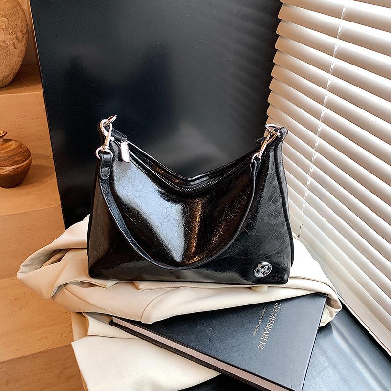 Summer new shoulder armpit bag fashionable and simple versatile oil wax leather messenger women's bag tote bag