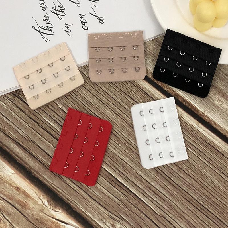 Kompaktní prodlužovač podprsenky: 4 řady, rozteč háčků 1,5 cm, 6,5 cm široké háčky z nerezové oceli