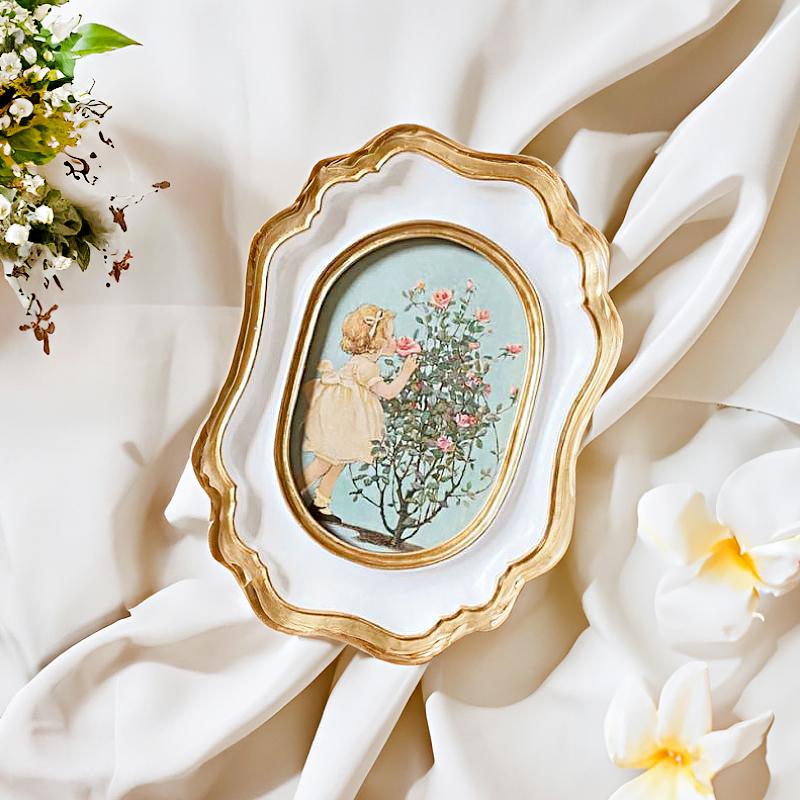 1Pc Desktop Ornaments Originality Wall Hanging Vintage Golden European Style Photo Frame Arrange The Table Resin