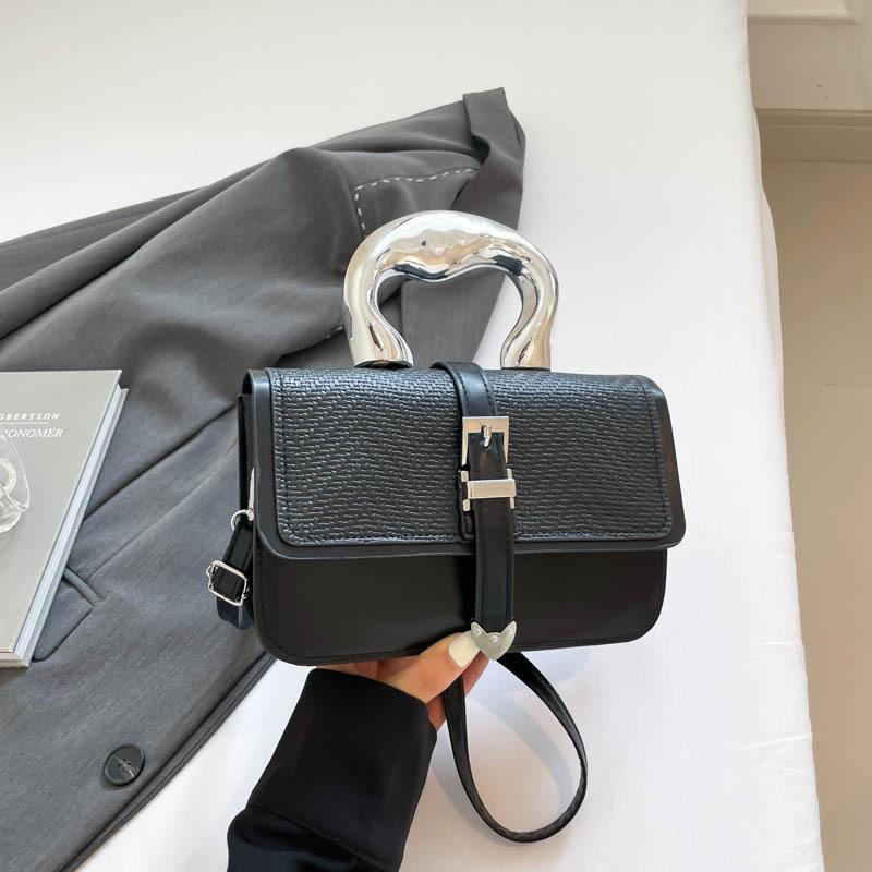 

Summer 2025 New Fashion Texture Stylish Simple Sen Meng Foreign Style Tide One Shoulder Oblique Across Underarm Small Square Women s Bag