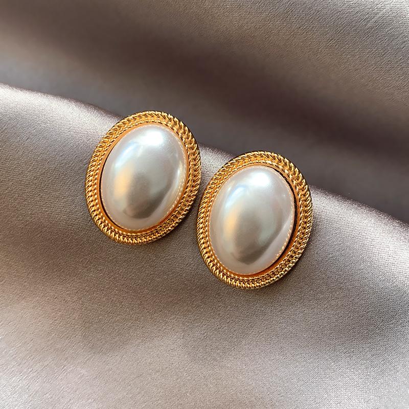 New Baroque Imitation Pearl Oval Stud Earring for Women Korean Style Simple Geometry Zircon Brincos Girl Gift
