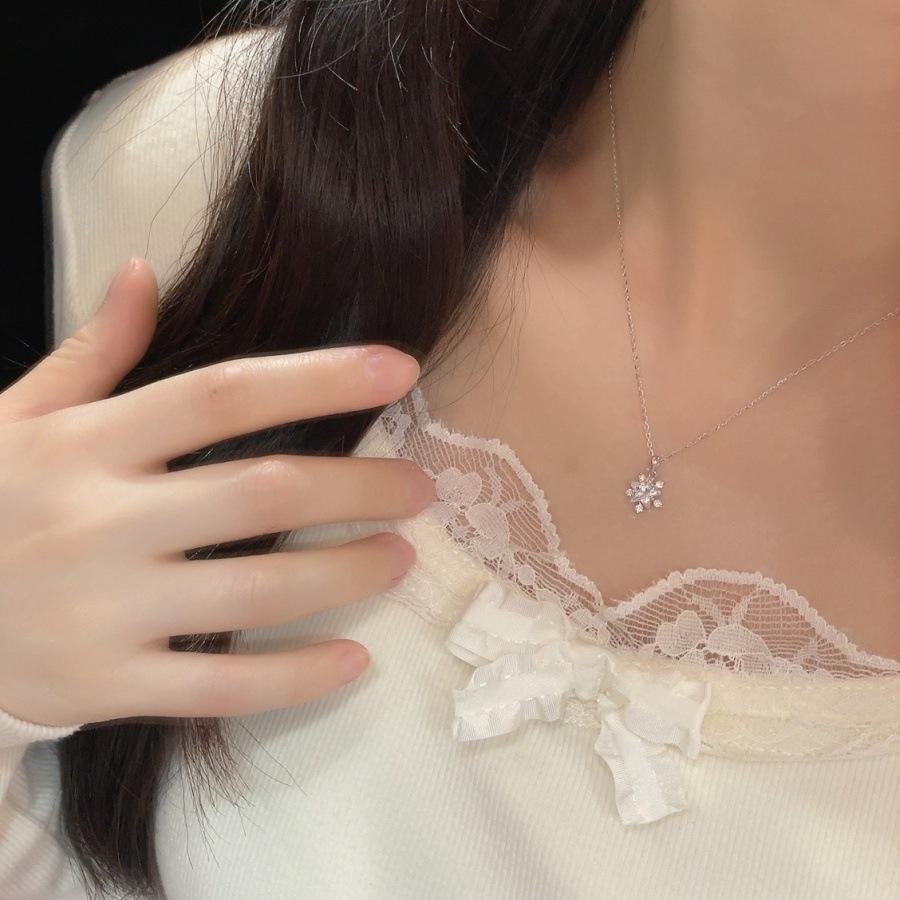 S Zircon Snowflake Necklace Female Collarbone Chain Simple Neck Chain Tide