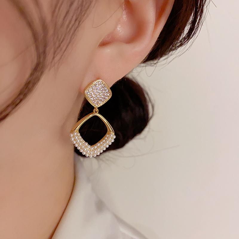 Fashionable and Simple Micro-inlaid Geometric Diamond Pearl Earrings, Niche Design, Light Luxury Earrings