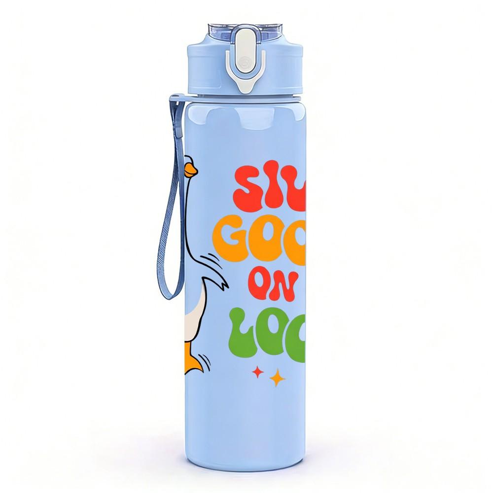 1PC Silly Goose On The Loose Funny Print 750ml Color Plastic Sports Water Bottle Leakproof Flip Straw Lid Suitable for Sports Office Home Use
