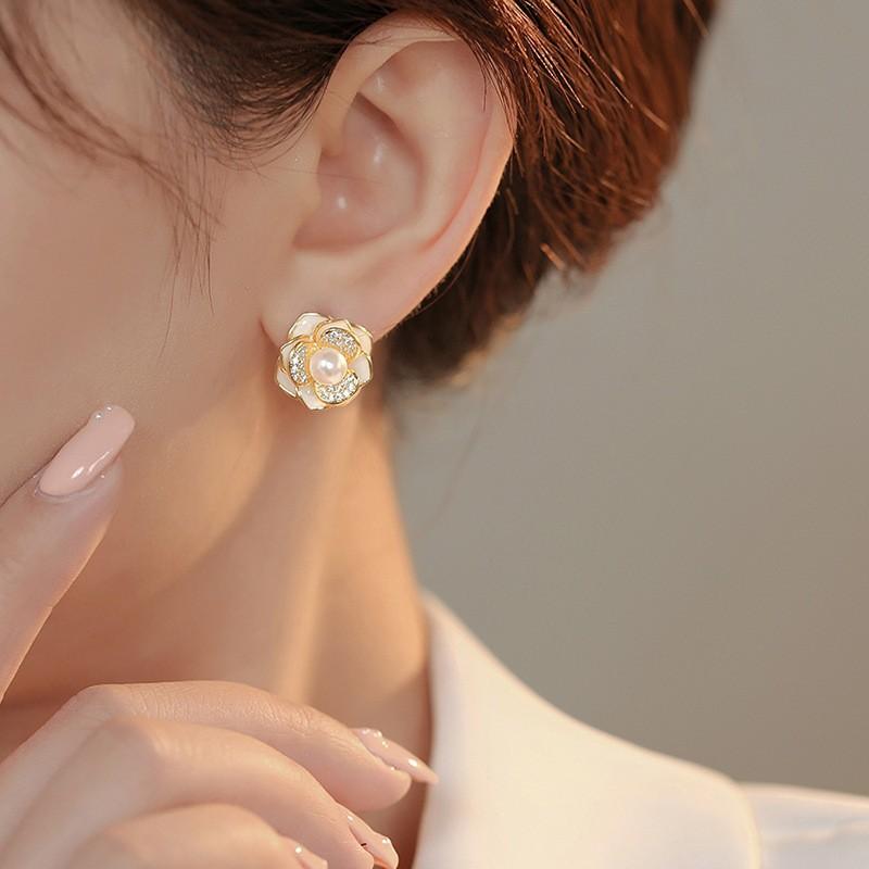 Steel needle French camellia stud earrings high-end flower pearl earrings 1111 new temperament earrings