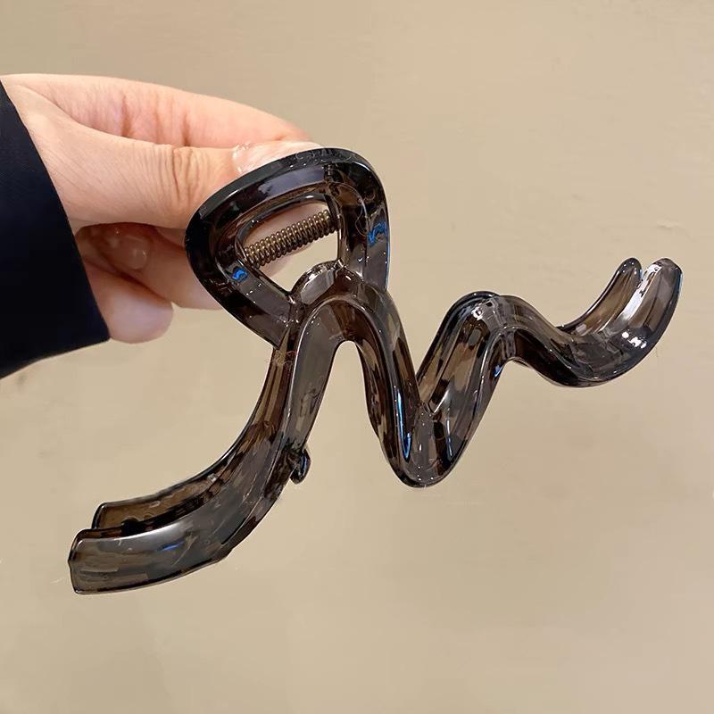 High-end temperament autumn and winter grab clip women's new simple and versatile back head hair shark clip hair clip headwear