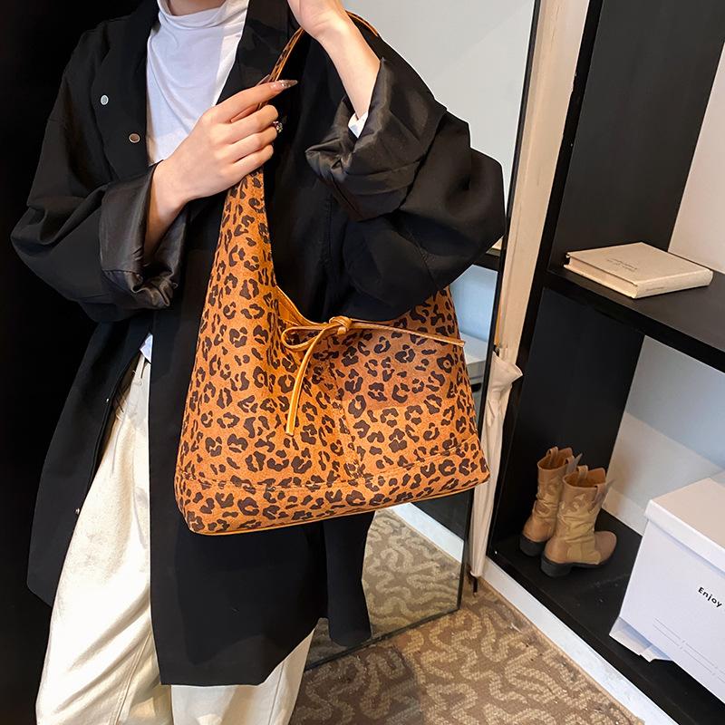 

Повседневная сумка большой вместимости с леопардовым принтом, женская 2025, новая, высококлассная, для поездок на работу, на плечо, сумка-тоут, сумка-ведро 37*10*25
