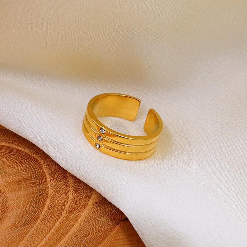 Simple And Fashionable Three-Curved Three-Diamond Ring, Personalized And Non-Fading High-Quality Titanium Steel Gold Ring