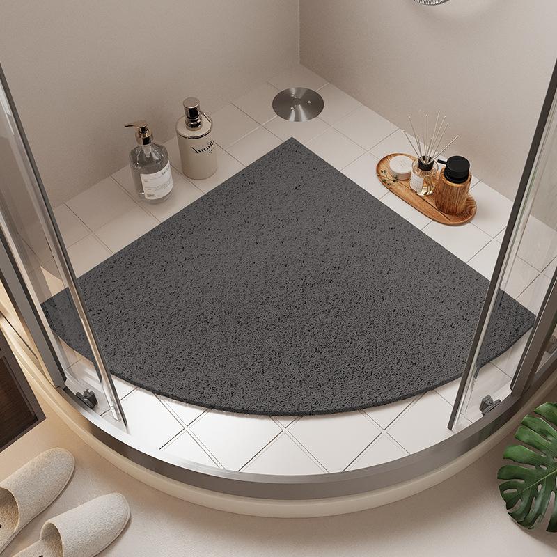 Bogenförmige PVC-Coil-Duschmatte, rutschfeste Matte für das Badezimmer, weich, hautfreundlich, atmungsaktiv mit Abfluss, angenehmes Gefühl