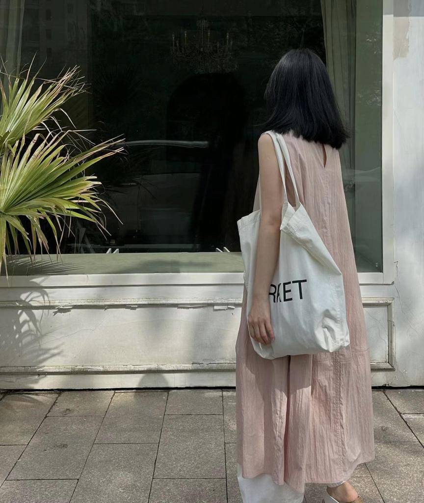 Sukienka damska bez rękawów o luźnej sylwetce na rok 2024