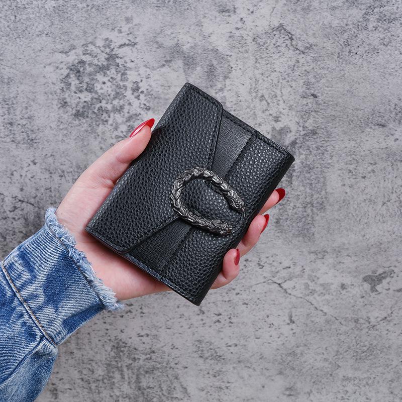 

Женский короткий кожаный кошелек-трифолд 2024 года с лоскутным дизайном, отделением для монет, множеством слотов для карт и функциями клатча чёрный