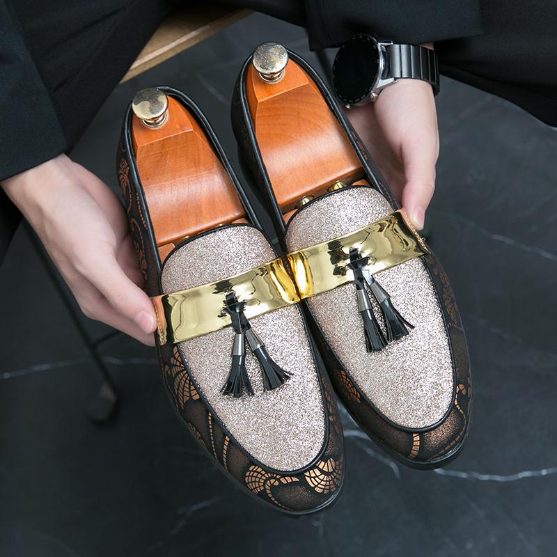 Men Fashionable Loafers Faux Suede Mixed Color Tassel Decorative Casual Shoes Classic Wear-resistant Nightclub Hairstylist Shoes