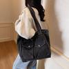 Large capacity portable personalized bag women's 2025 new spring fashion foreign style tote bag retro shoulder bag tide