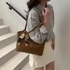 New Retro Large Capacity Tote Bag for Women Versatile Street Style Shoulder Handbag Casual Commuter Work Bag KTB