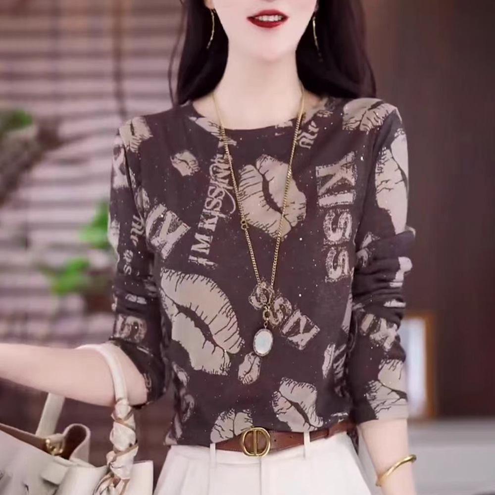 Elegant Autumn-Winter Long Sleeve Round Neck Top: Fashionable, Warm, and Age-Defying for Middle-Aged and Elderly Women.