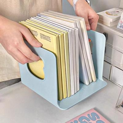 Serre-livres Organisateur Ours avec Étagères Multi-Niveaux Mignonne Bibliothèque de Bureau pour Bureau Chambre d'Étudiant Gain de Place Étagère de Rangement en Plastique pour Livres Classeurs & Fournitures