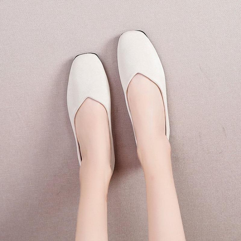 Spetsig tå Mjuk sula Stor storlek Moder Enkla skor för kvinnor Vår och sommar Nya Romanska Slip-on Mode Damskor
