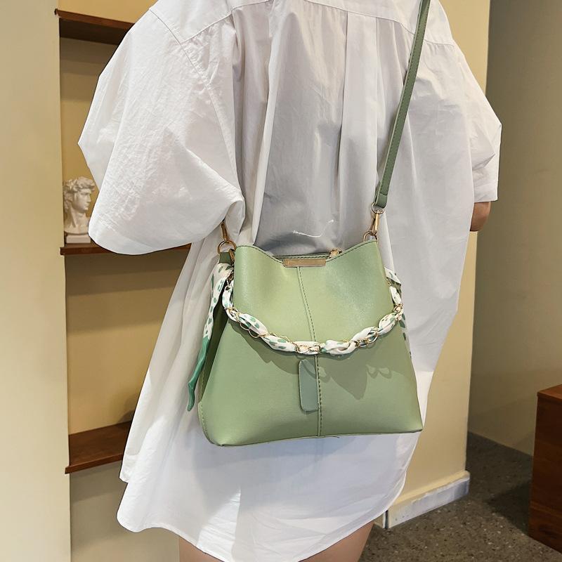 Fashion big bag 2025 new casual women's bag fashion messenger bag silk scarf portable bucket woman
