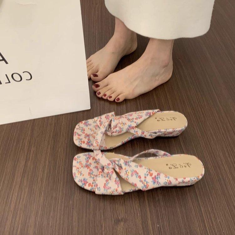 

French gentle evening breeze cross-strapped open-toed slippers for women s summer wear, not tired feet, small slope heels, beautiful floral cool 40