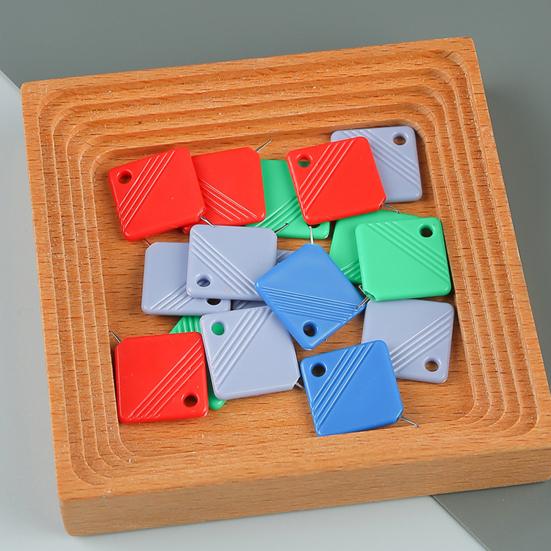 10 szt. nawlekaczy do igieł do szycia ręcznego Kwadratowy pomocnik do nawlekania igieł Łatwe narzędzie do nawlekania Pasuje do większości rozmiarów igieł Dla miłośników szycia