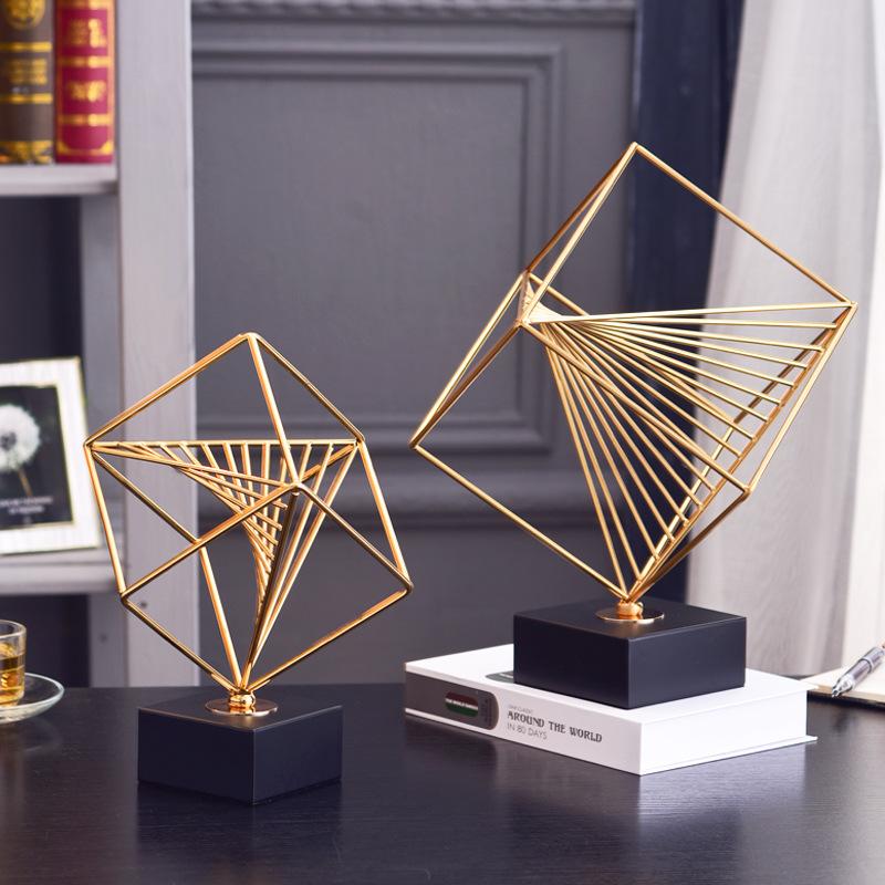 Artigianato in Metallo Quadrato Geometrico Cubo di Rubik Metallo Oro Ornamenti Quadrato Vuoto Figura Metallica Accessori Decorazione Casa