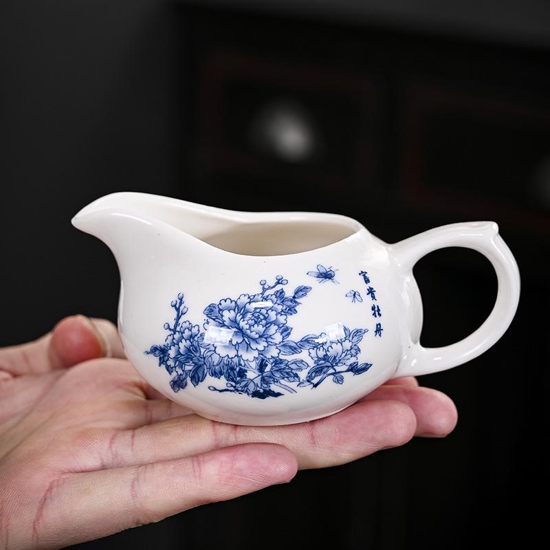 White Porcelain Kung Fu Tea Set with Blue and White Cups & Gaiwan - Ideal for Company Events and Promotional Gifts.
