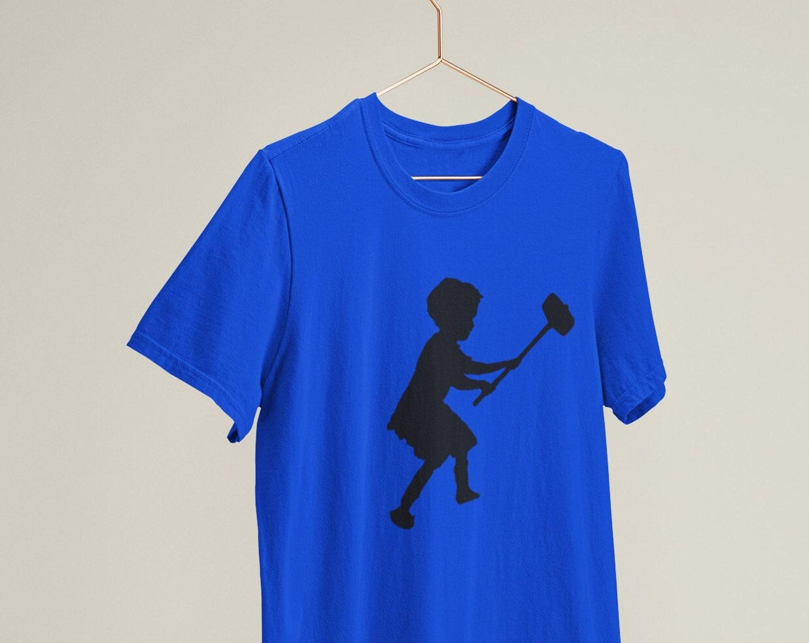 Banksy graffiti boy working with hammer / Heavyweight cotton unisex T shirt with print tee top M