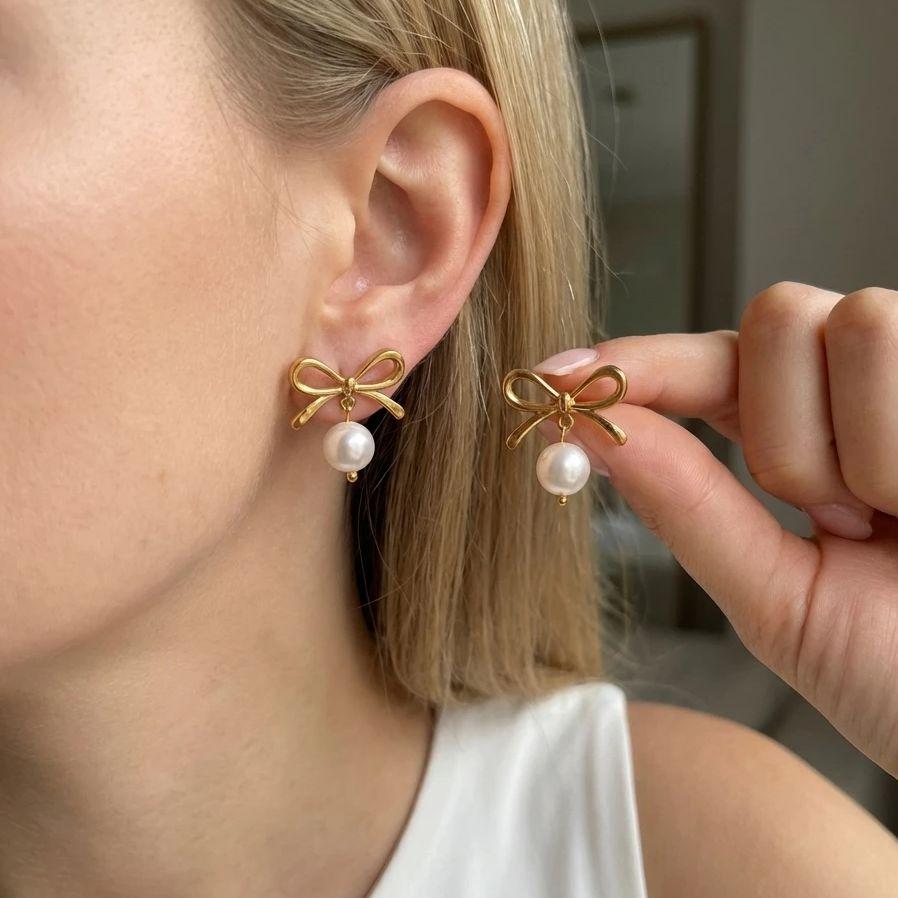 

Vintage Simple Gold Color Bow Pearl Earrings For Women Stainless Steel Love Heart Pendant Earring Party Classic Retro Jewelry