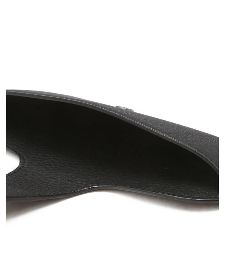 Hejiseumaenaegseseoli Black Logo Decorated Cowhide Glasses Case