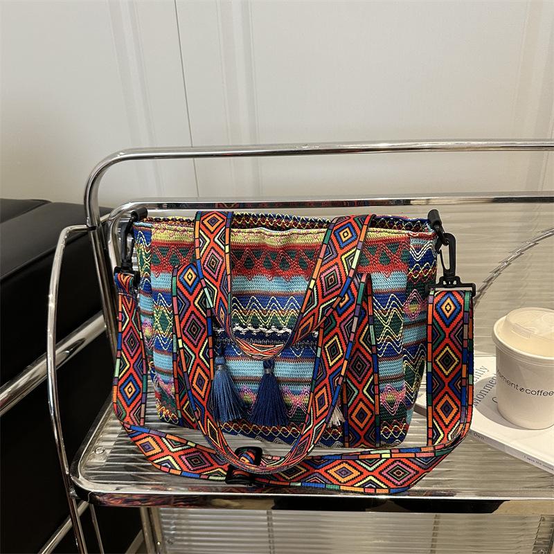 Ethnic Style Large-capacity Fashion Simple Temperament Handbag 2025 Spring and Summer New Foreign Style Women's Commuting Tote Bag