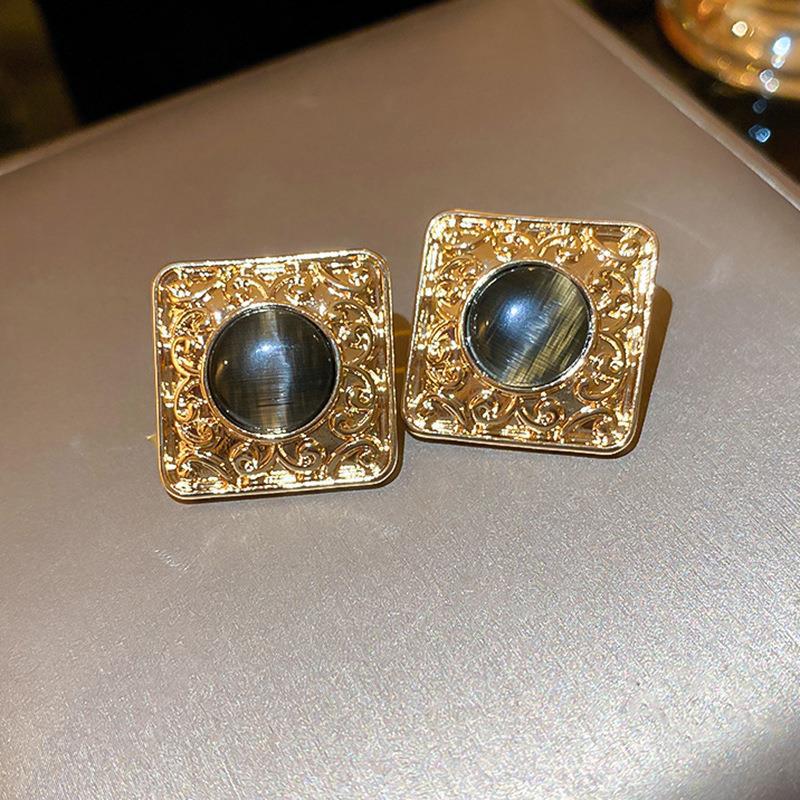 Elegant Vintage Women Girls Classic Resin Stone Earrings Ear Clips Fashion Retro Palace Lady Party Banquet Jewelry Ear Rings