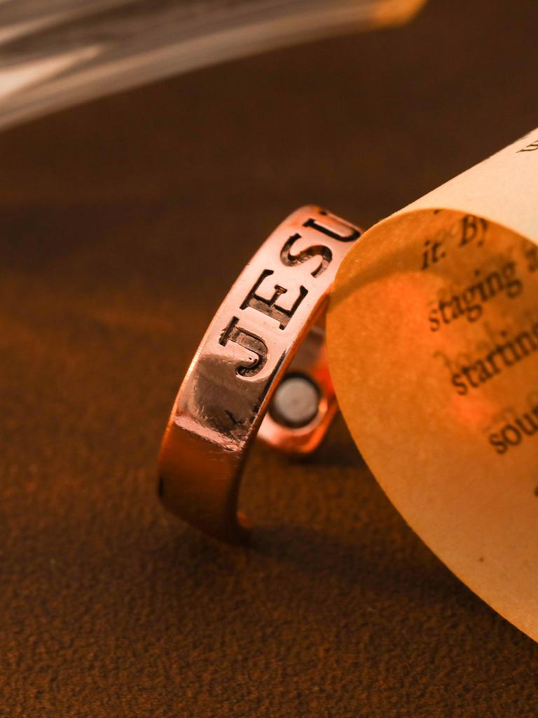 Miedziany Magnes Retro Pierścionek Modowy Atmosferyczny Wysoki Smak Wygrawerowany Wzór Totem Otwierany Pierścionek