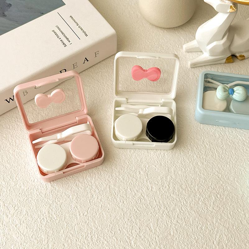 Bonbonfarbene Kontaktlinsenbox Niedliche Schleife Tragbarer Kontaktlinsenbehälter mit Pinzette Saugstab Set für Reise-Kit-Halter