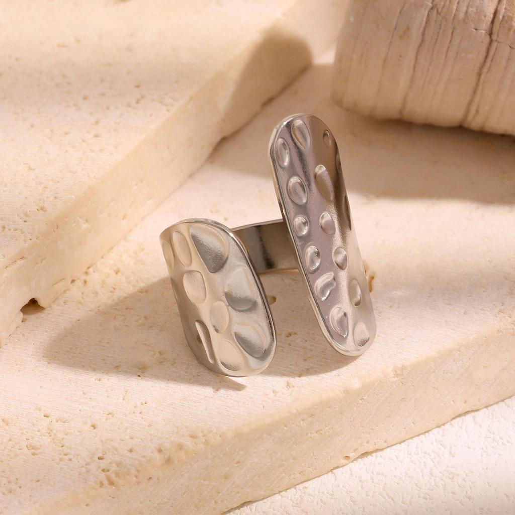 Retro Europäisch-Amerikanischer Strukturierter Offener Edelstahlring für Damen – Nicht verblassendes und Vielseitiges Modeaccessoire.