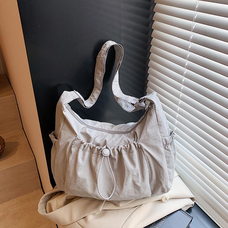 Literary and artistic youth shoulder bag women's ins style solid color niche design trend fashion messenger bag trend tote bag