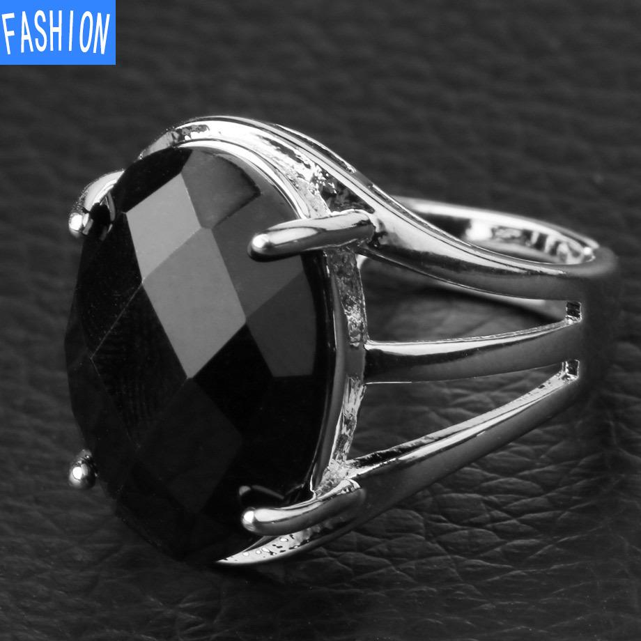 

Кольцо с натуральным овальным граненым кристаллом в подарок Black-Onyx