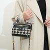 IELGY niche retro fashion diamond portable small square bag, simple and beautiful chain single shoulder crossbody bucket bag