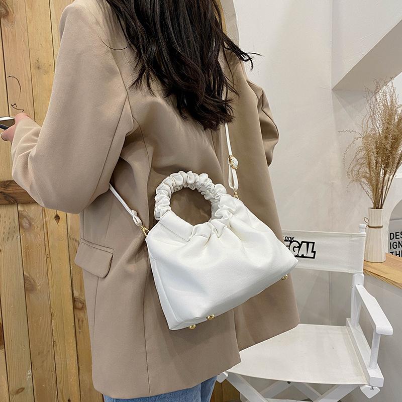 Bahar pilili bulut çanta kadınlar için yumuşak deri omuz askılı çanta moda markalar Crossbody çanta tasarım çanta