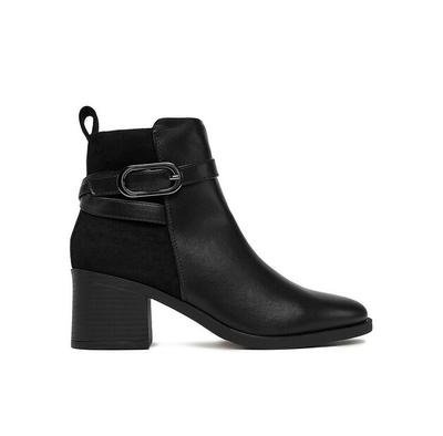 Boots Clara Barson CEO-LM32618-T11