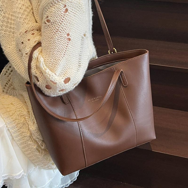 Retro casual tote bag women 2025 new commuter shoulder bag simple large capacity armpit bag