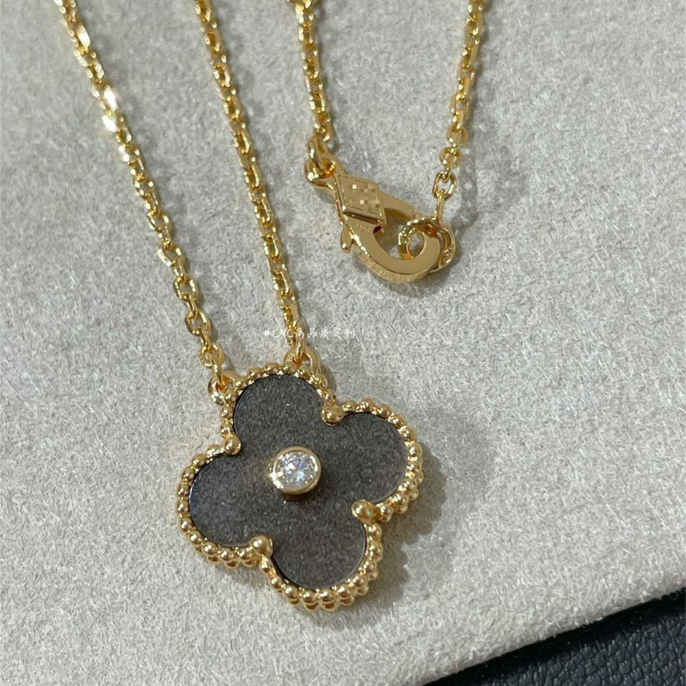 Christmas Limited Clover Necklace V Gold Plated 18k Rose Gold Silver Sparkling Collarbone Chain