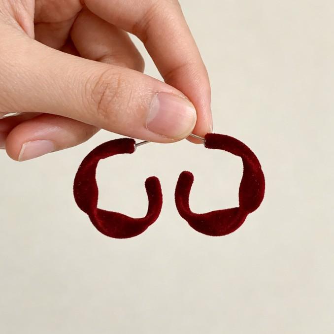 

Flocking Twisted Earrings Femininity Versatile Niche Design Sense C-Shaped Stud Earrings Velvet Earrings Earrings