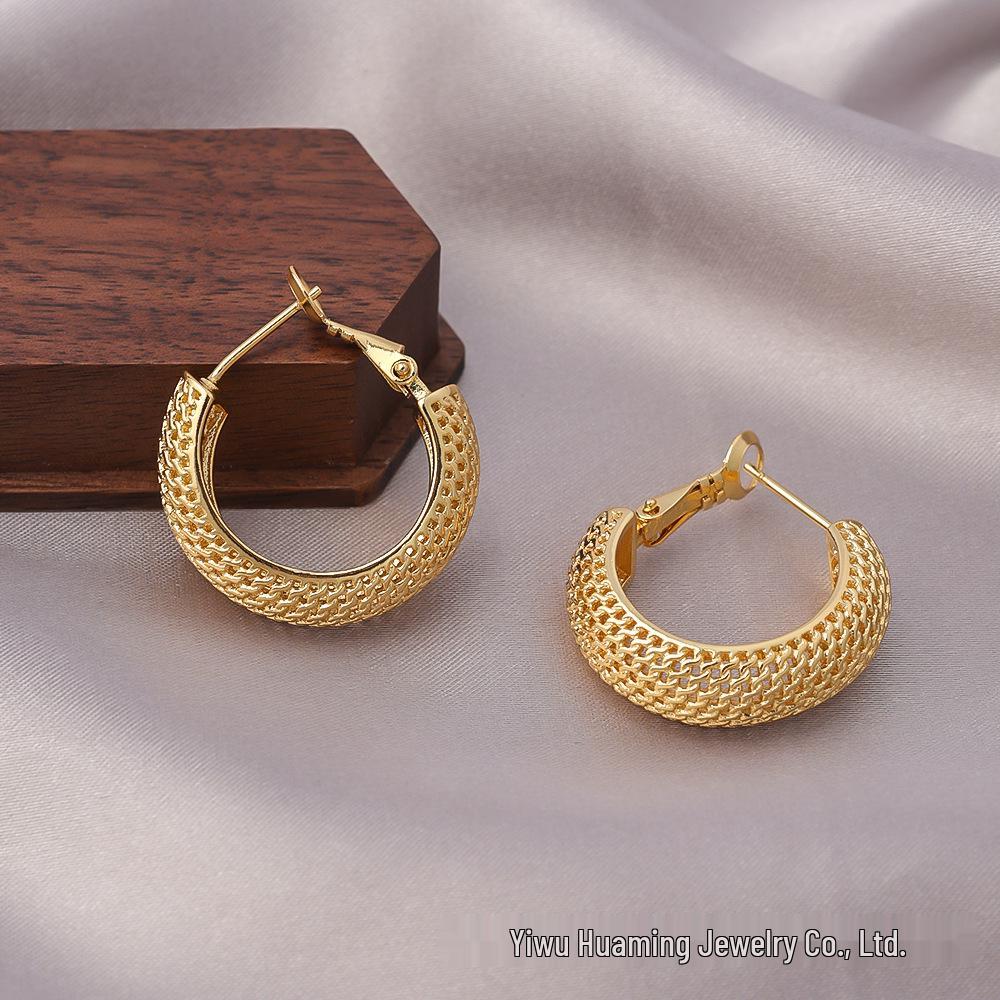 European American Style Luxury Stud Earrings: Elegant Cross-border Niche Hoops, Versatile Celebrity-inspired Accessories