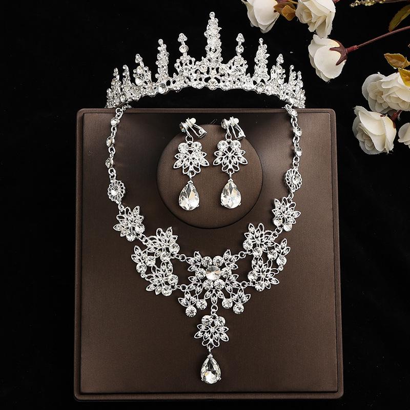Ensemble Nuptial Féerique: Couronne, Collier & Boucles d'oreilles – Parfait pour un Mariage ou un Anniversaire