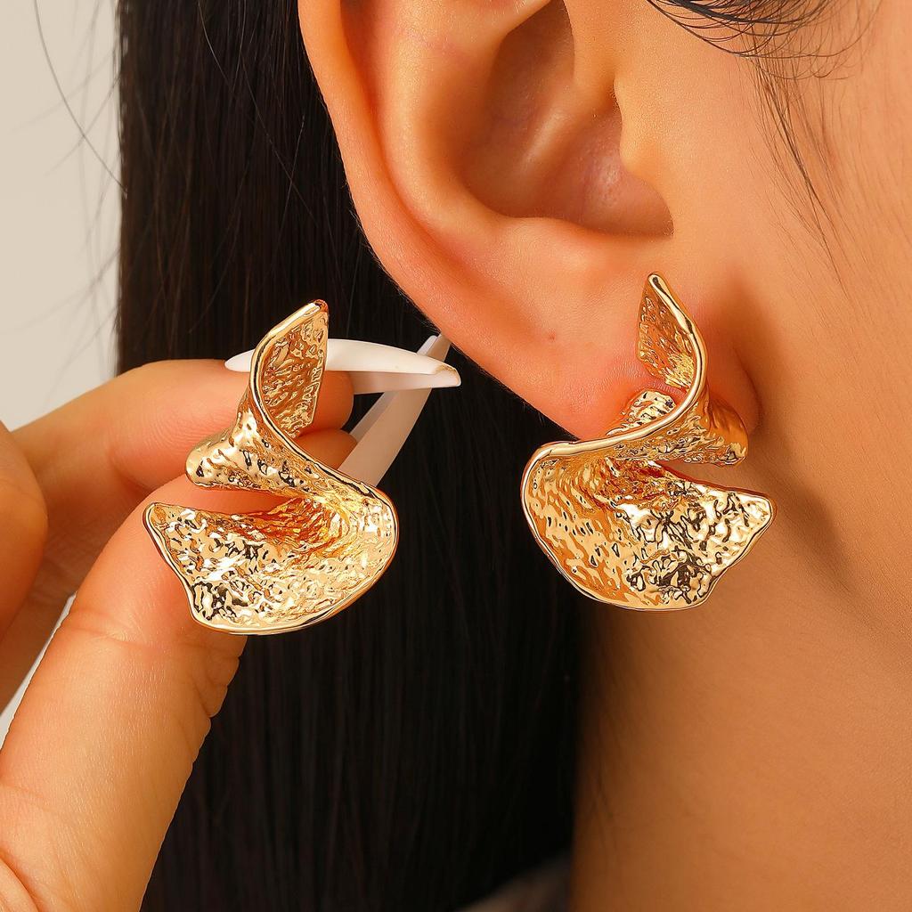 European & American Cross-Border Fashion Fan-Shaped Metal Texture Ribbon Earrings for Women - Trendy & Unique