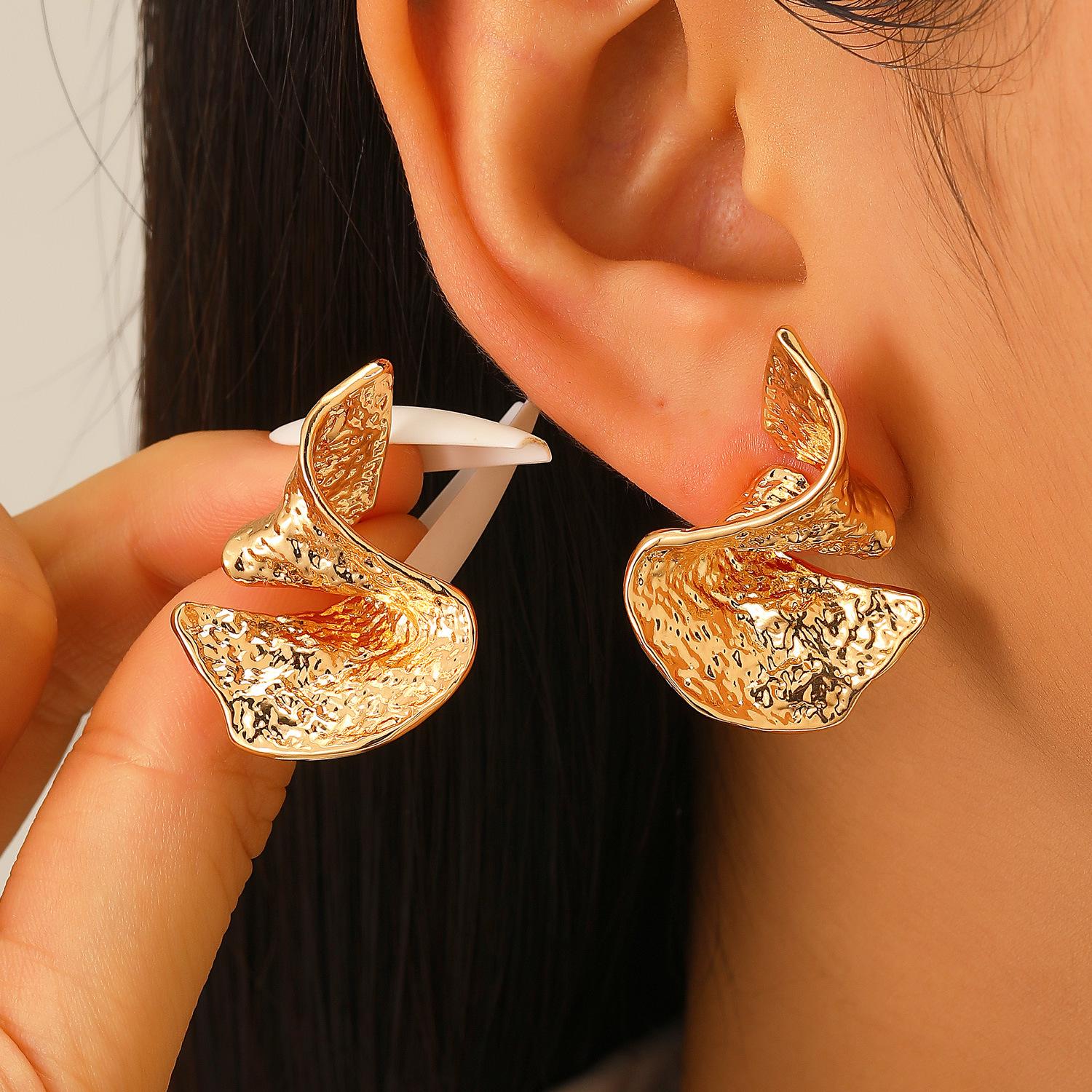 European & American Cross-Border Fashion Fan-Shaped Metal Texture Ribbon Earrings for Women - Trendy & Unique